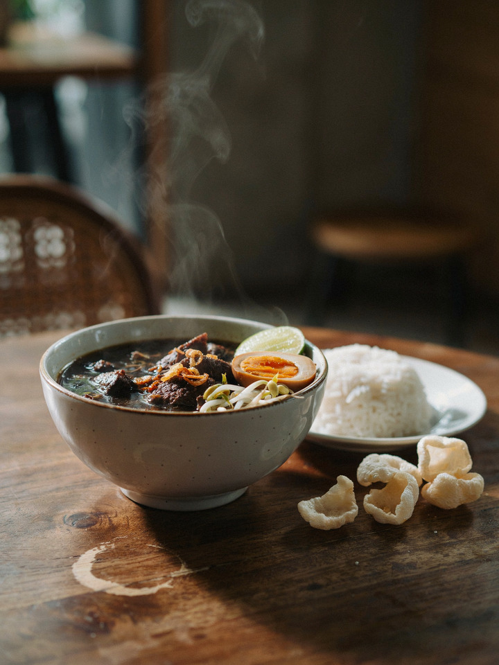 Равон (Rawon) - яванский чёрный суп с говядиной