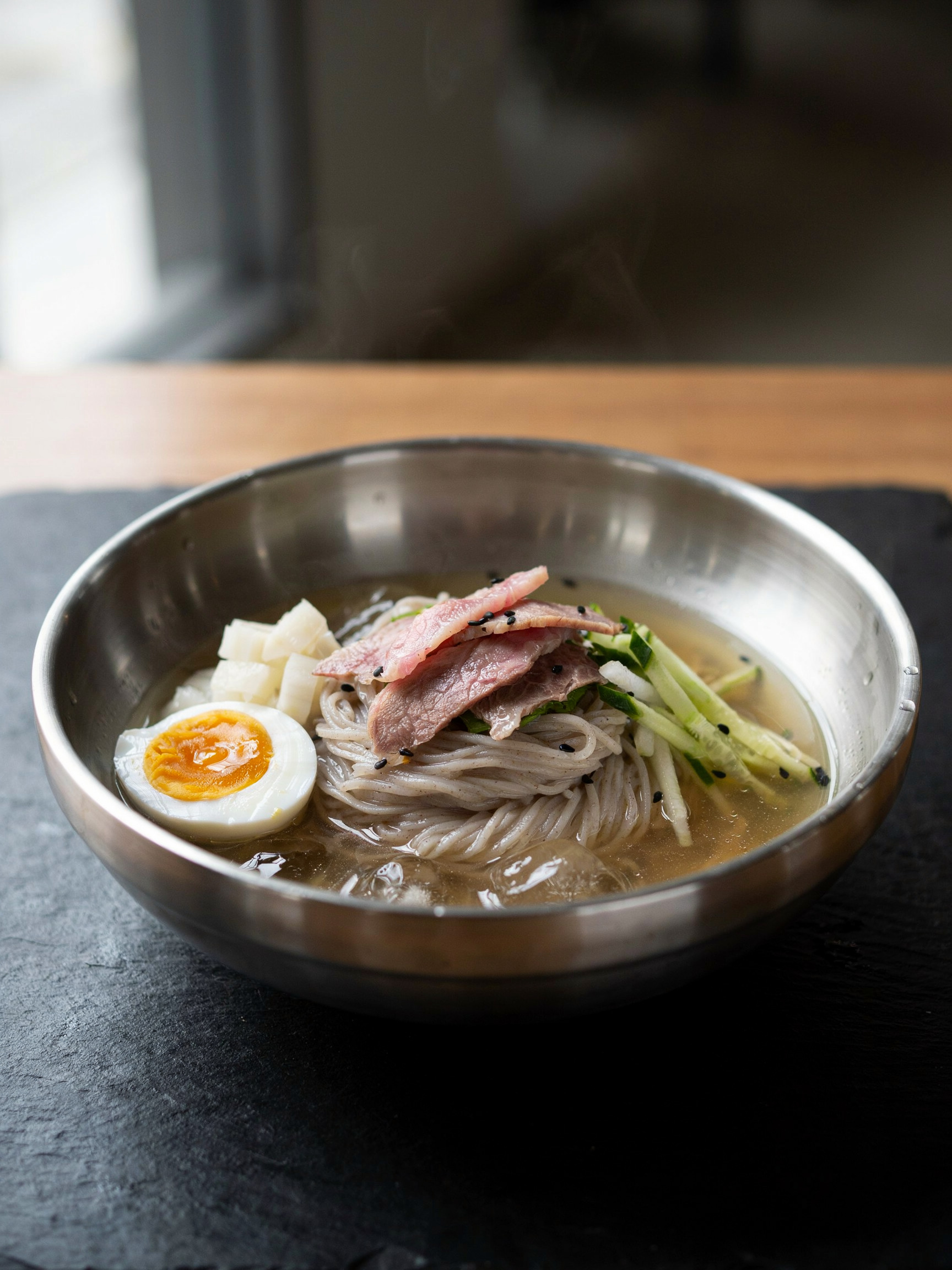 Холодная гречневая лапша в бульоне (Mul naengmyeon)