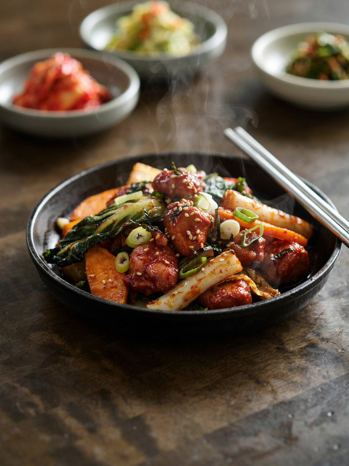 Так-кальби, курица в остром соусе (Dakgalbi)