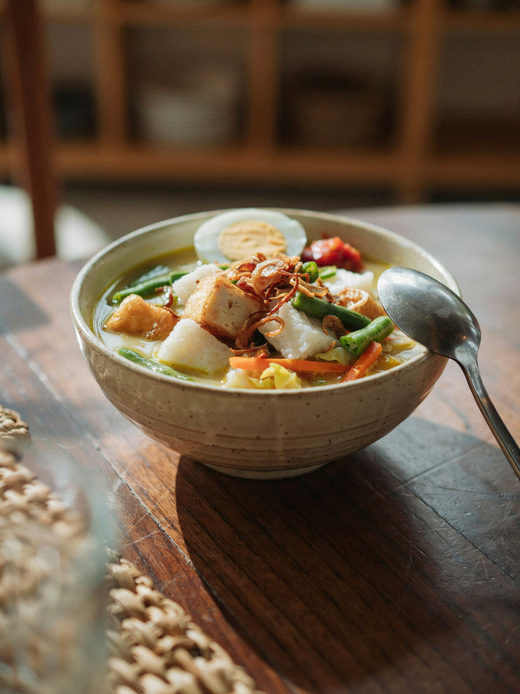 Тушёные овощи с лонтонгом (Lontong sayur)