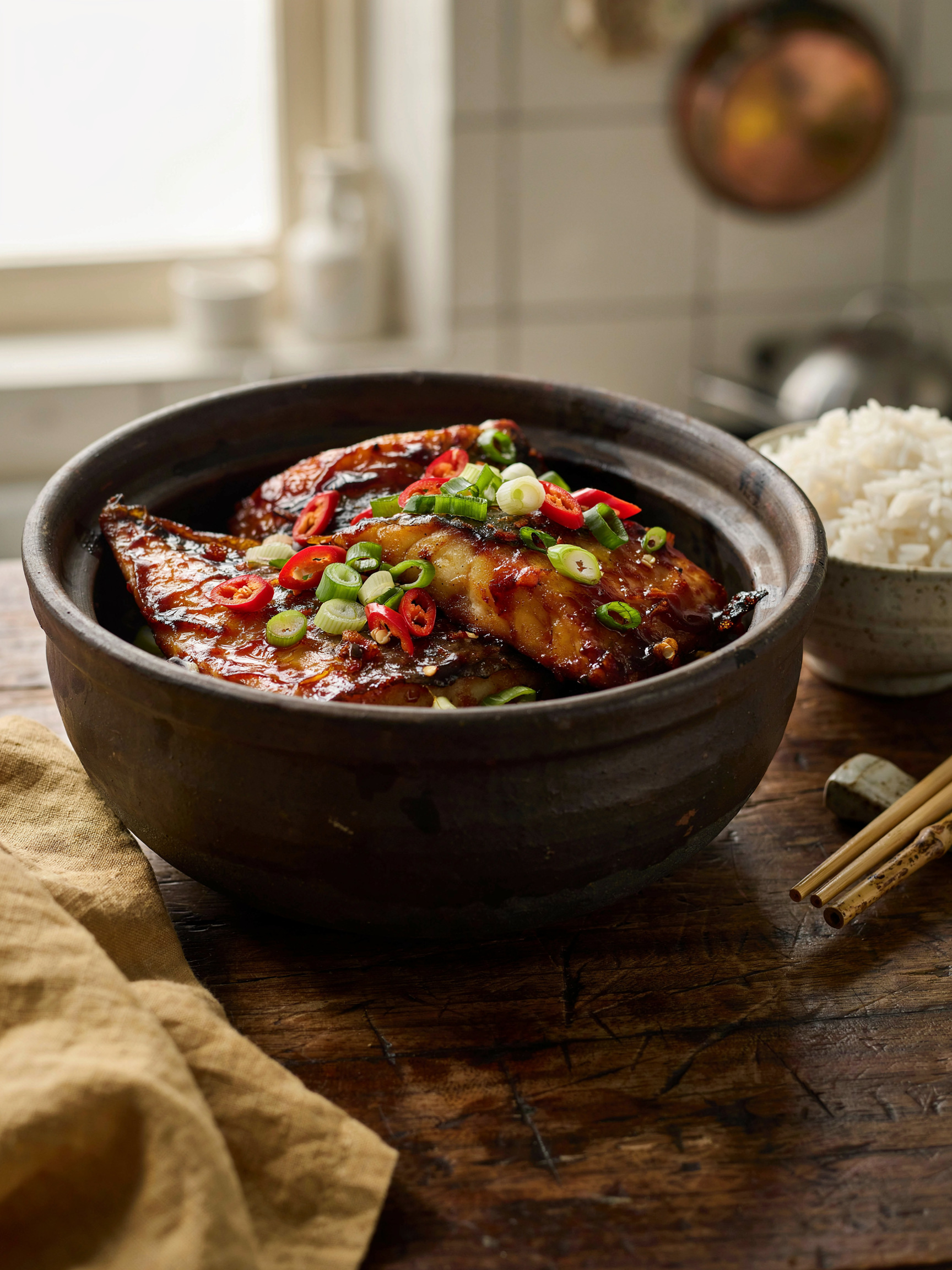 Рыба в карамели в горшочке (Cá kho tộ)