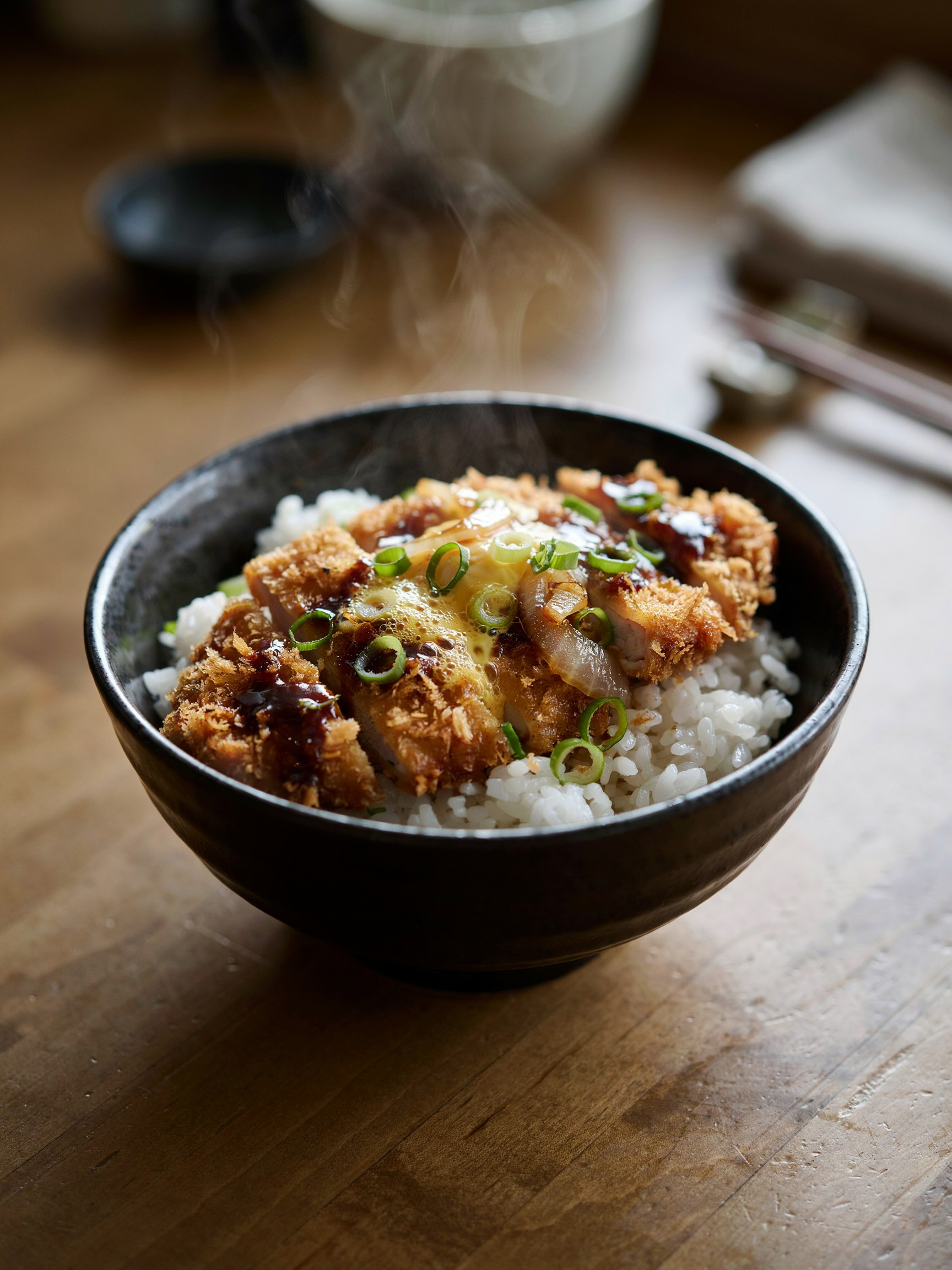 Котлета на рисе кацудон (Katsudon)