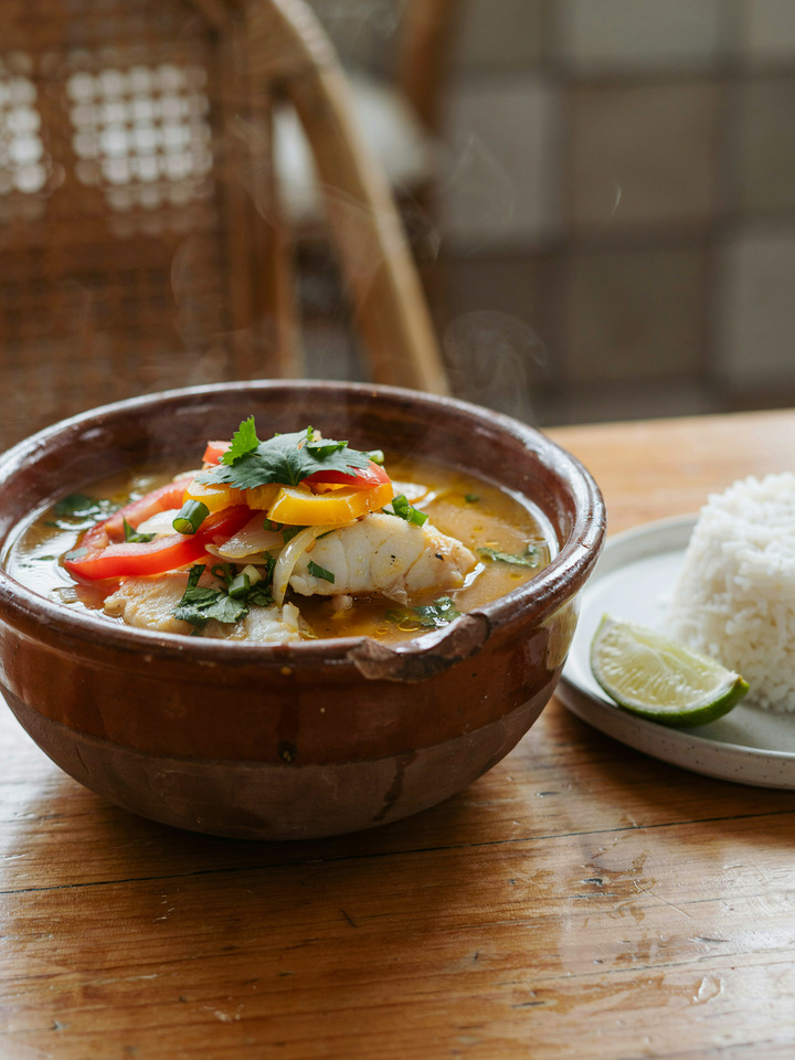 Мокека, бразильское рыбное рагу с кокосом (Moqueca)