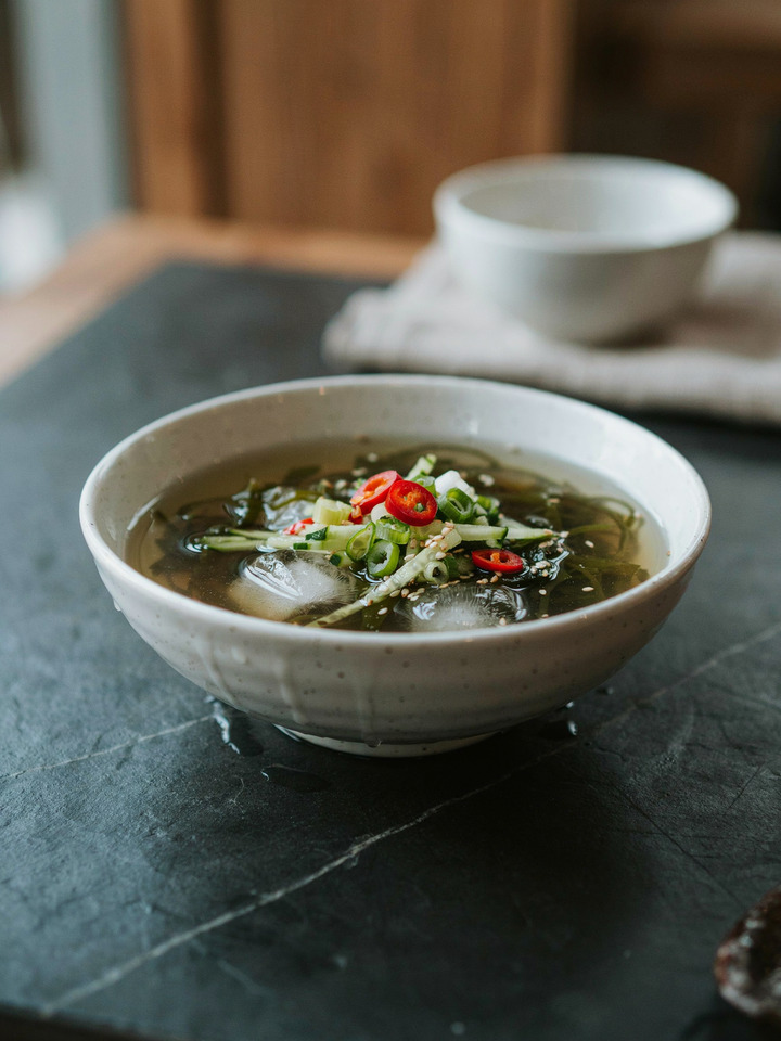 Холодный суп из водорослей (Miyeok naengguk)