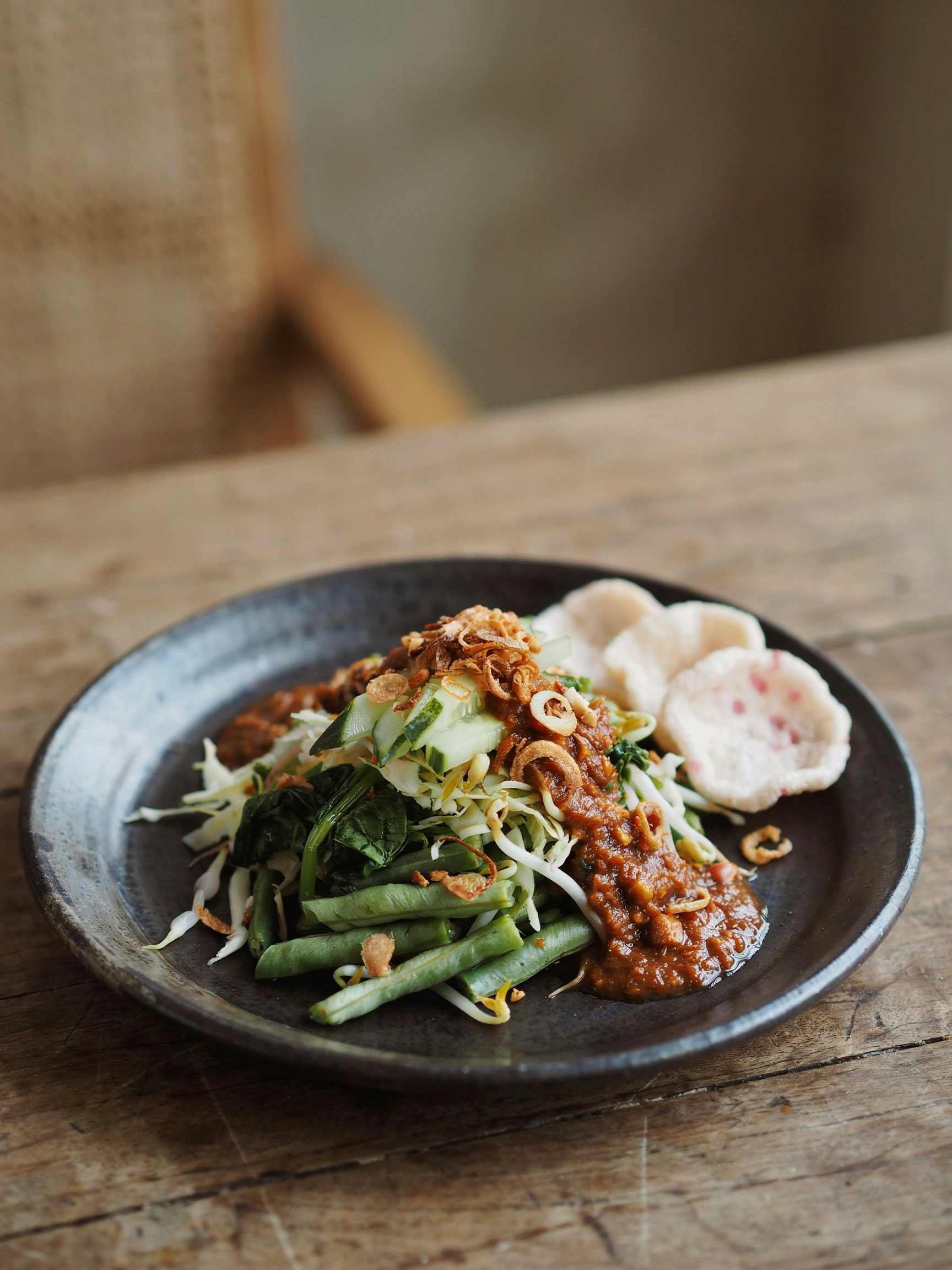 Печель (Pecel), яванский салат с арахисовым соусом