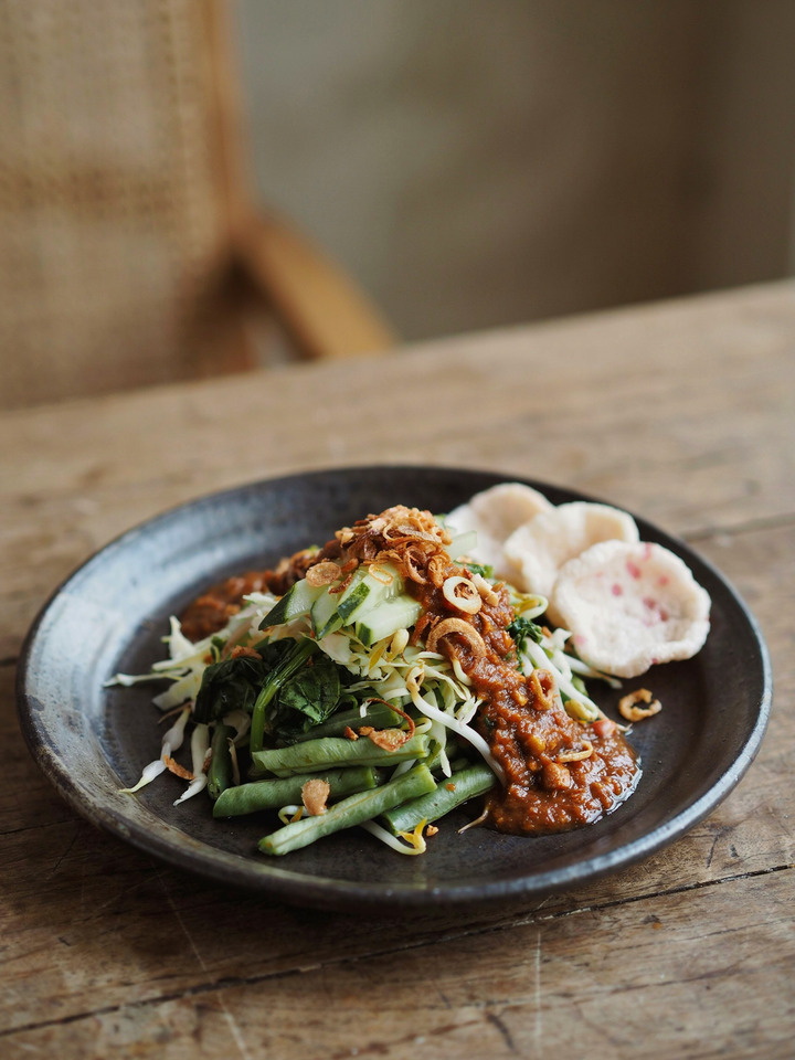 Печель (Pecel), яванский салат с арахисовым соусом