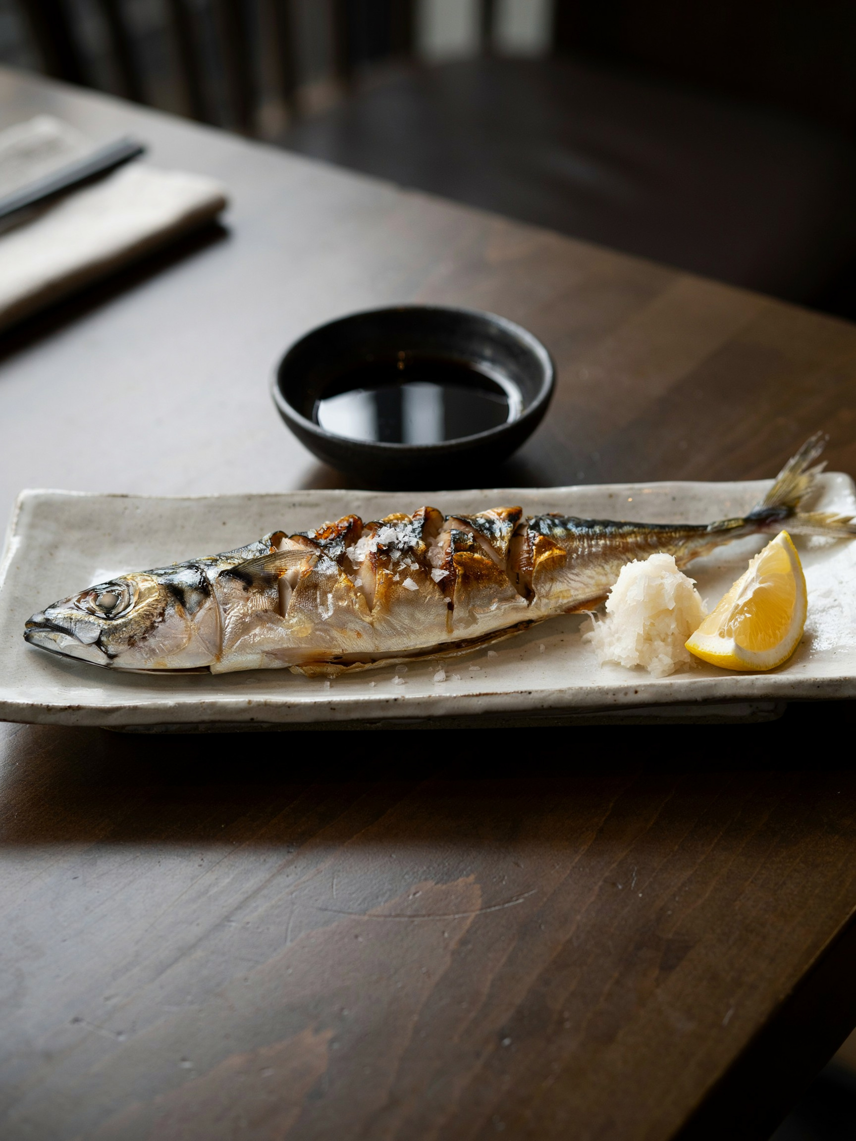 Рыба, запечённая в соли сиояки (Shioyaki)
