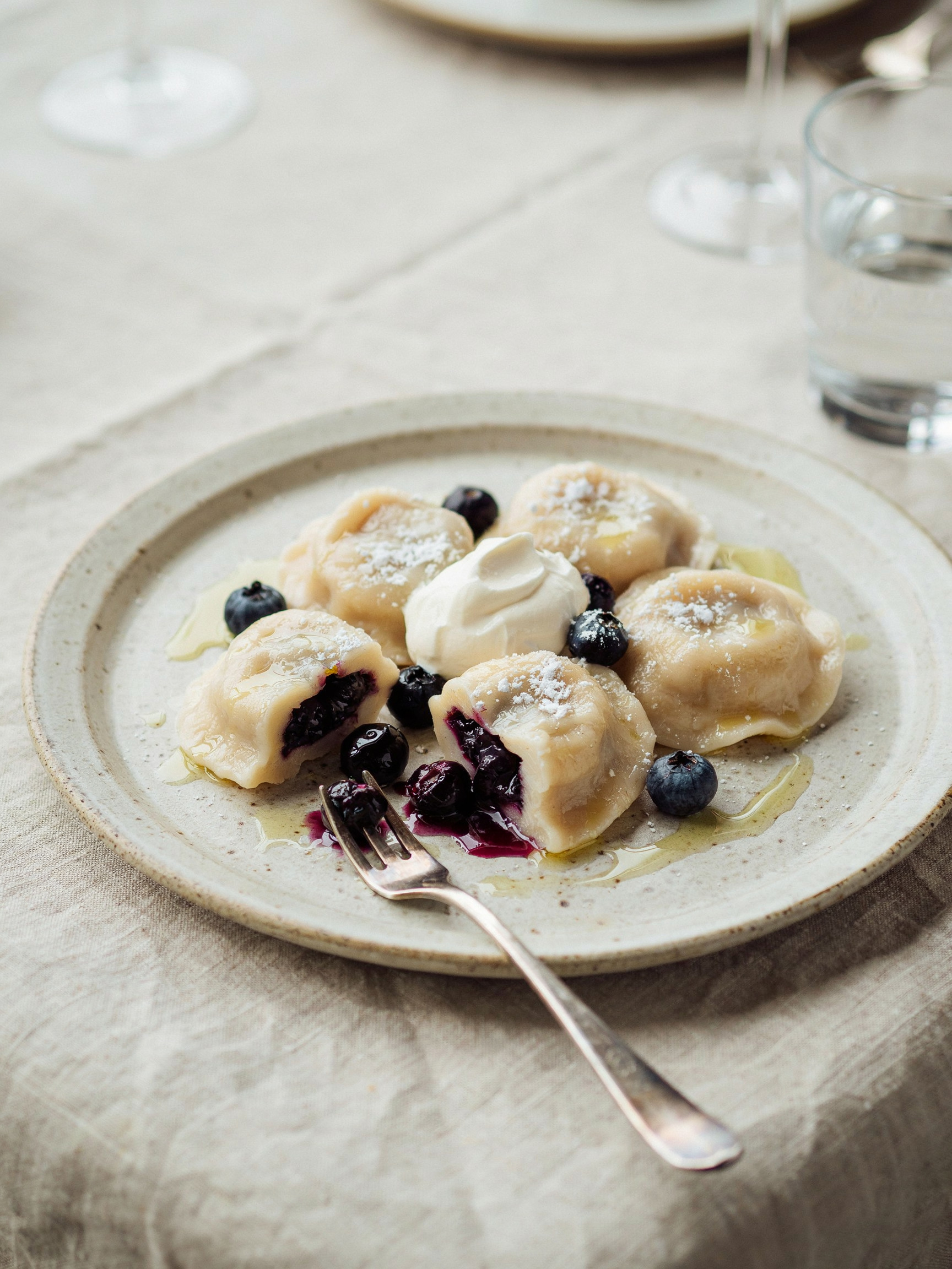 Пероги с черникой (Pierogi z jagodami)